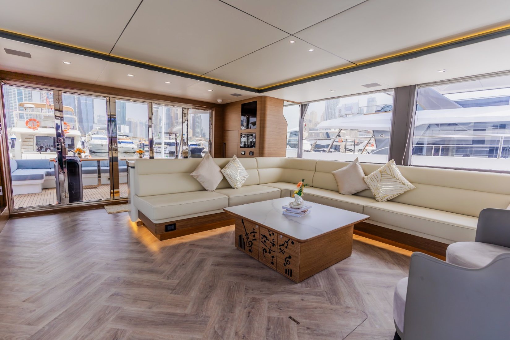 Sky Walker Aquila yacht, image 10