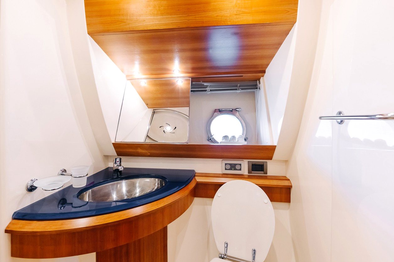 Azimut Candy yacht, image 10
