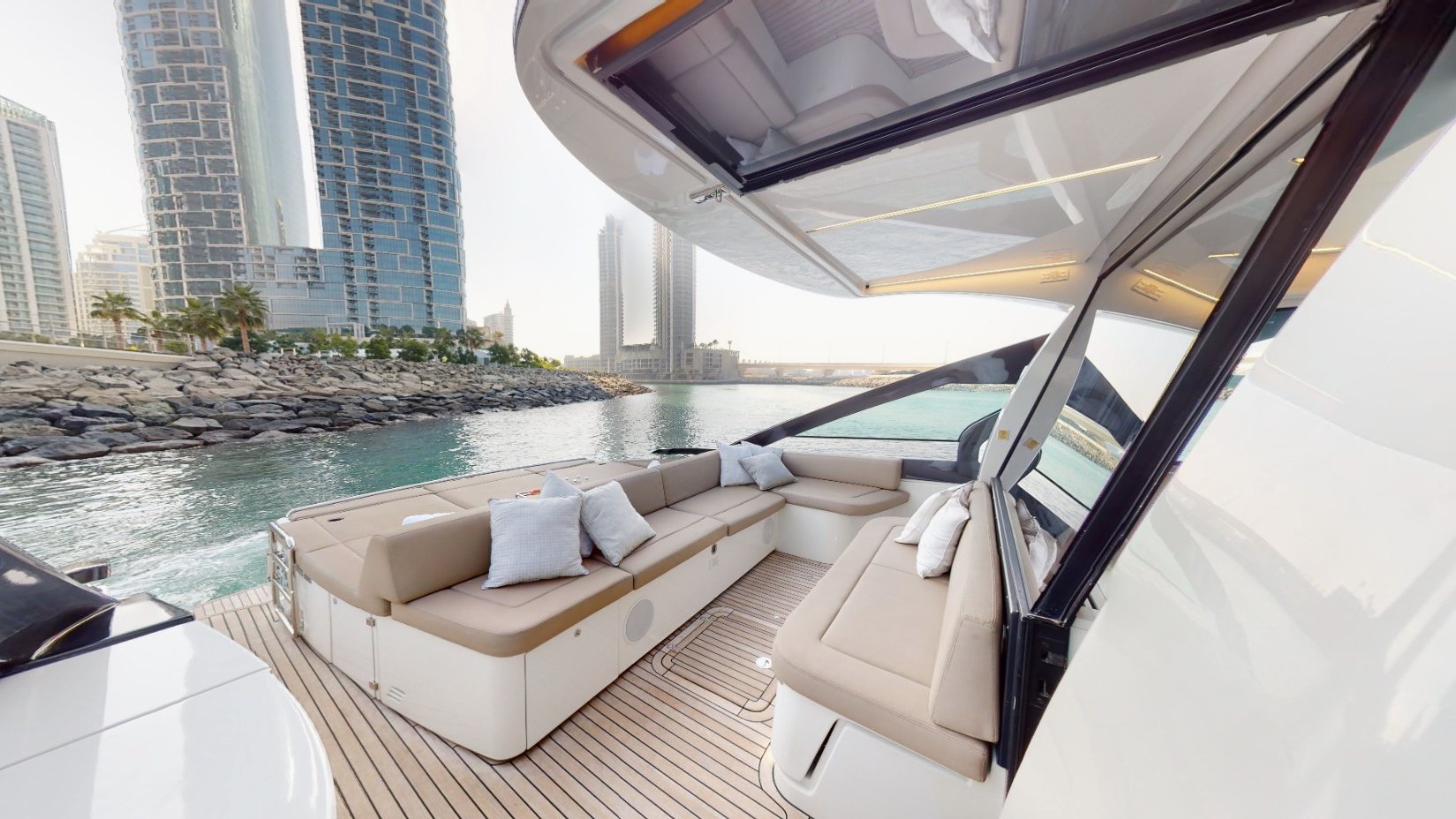 Pershing 5X Pearl White yacht, image 8