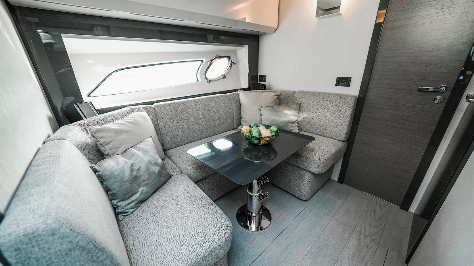 Pershing 5X Shark Grey yacht, image 7