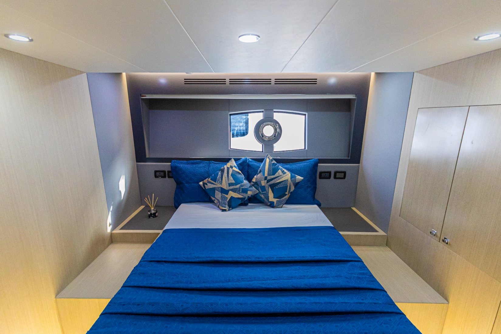 Sky Walker Axa yacht, image 11