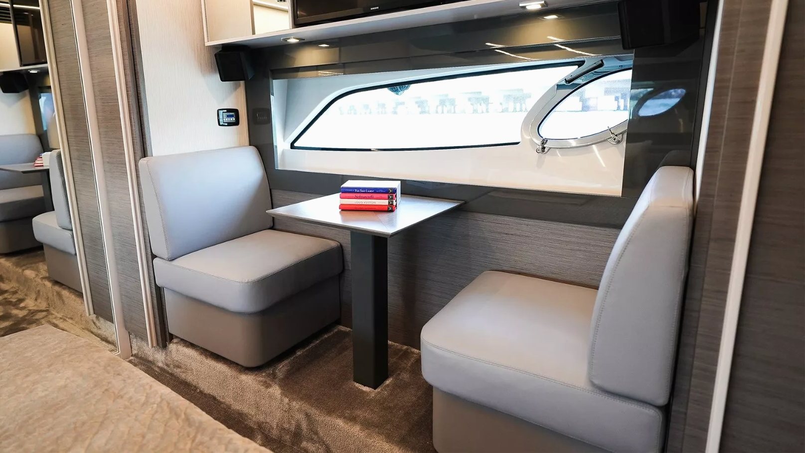 Pershing 5X Shark Grey yacht, image 5