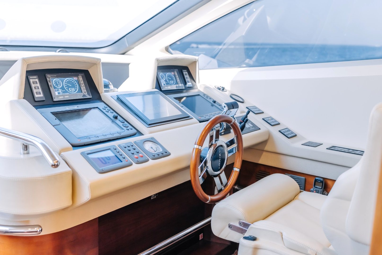 Azimut Viktoria yacht, image 6