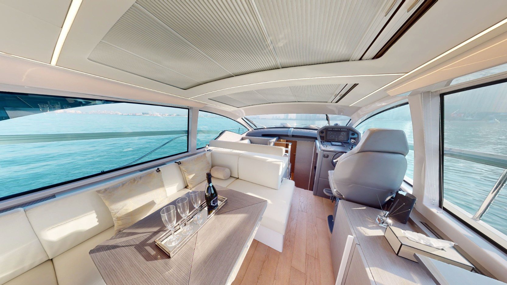 Pershing 5X Pearl White yacht, image 16