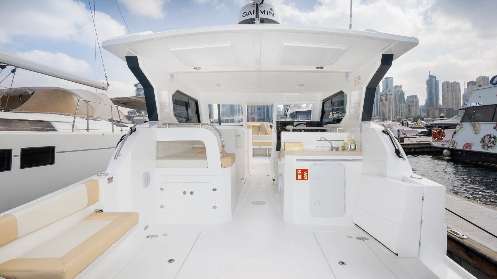 Silver Craft Storm yacht, image 2
