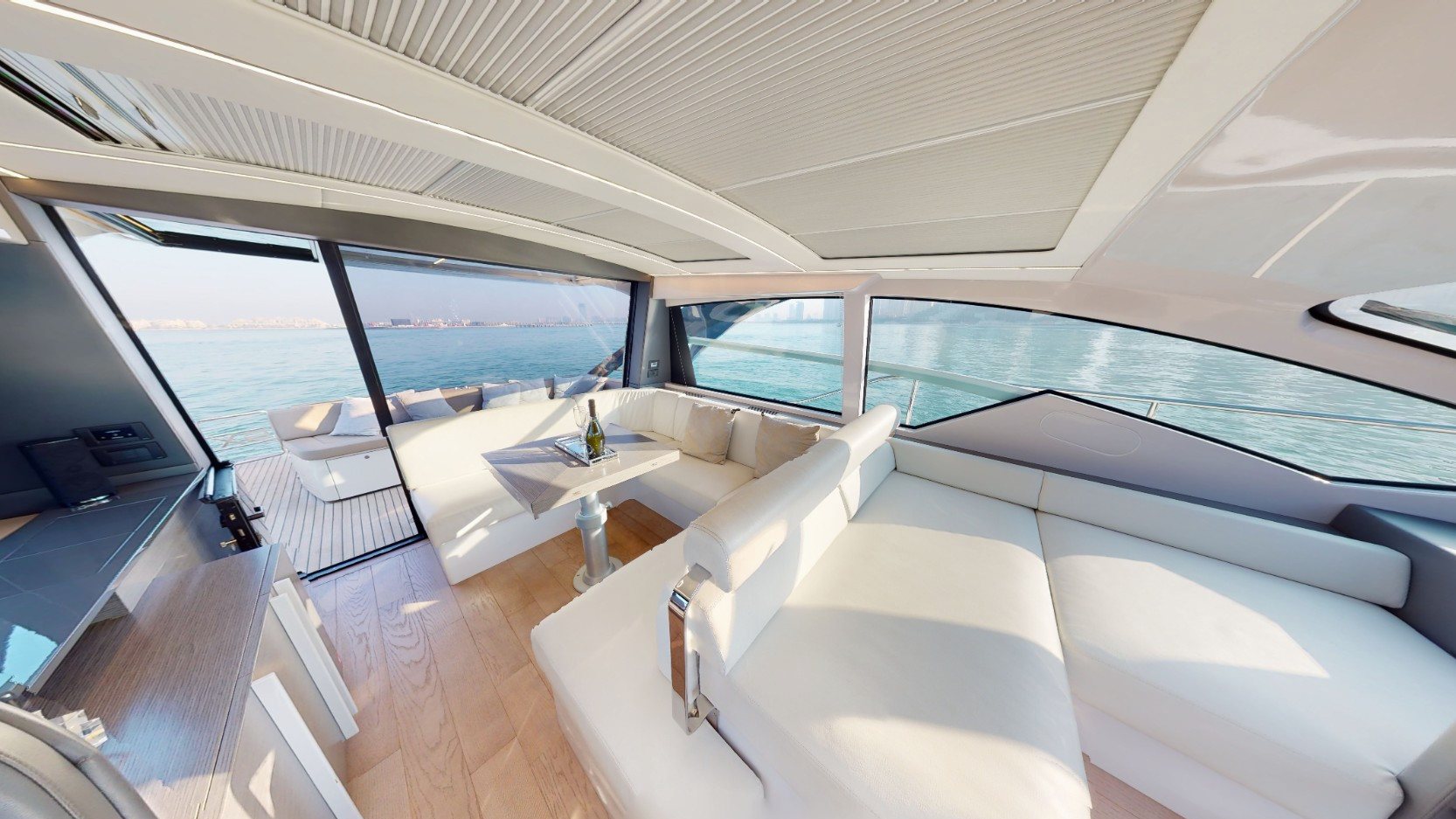 Pershing 5X Pearl White yacht, image 2