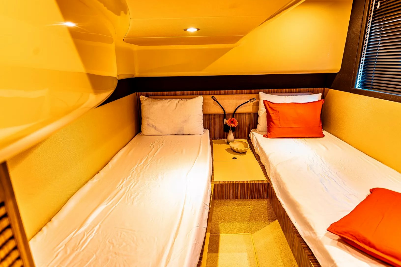 Azimut Magellano 43 ft yacht, image 2