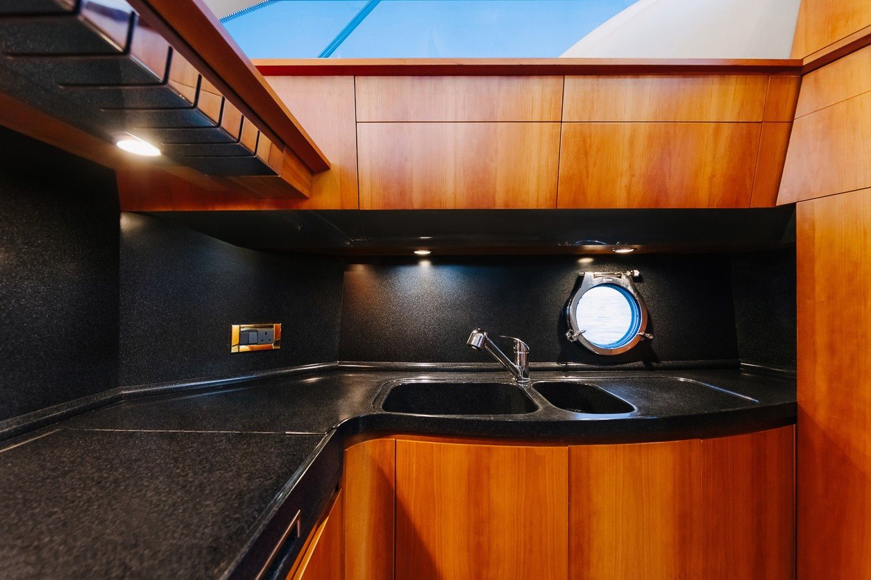 Azimut Candy yacht, image 5