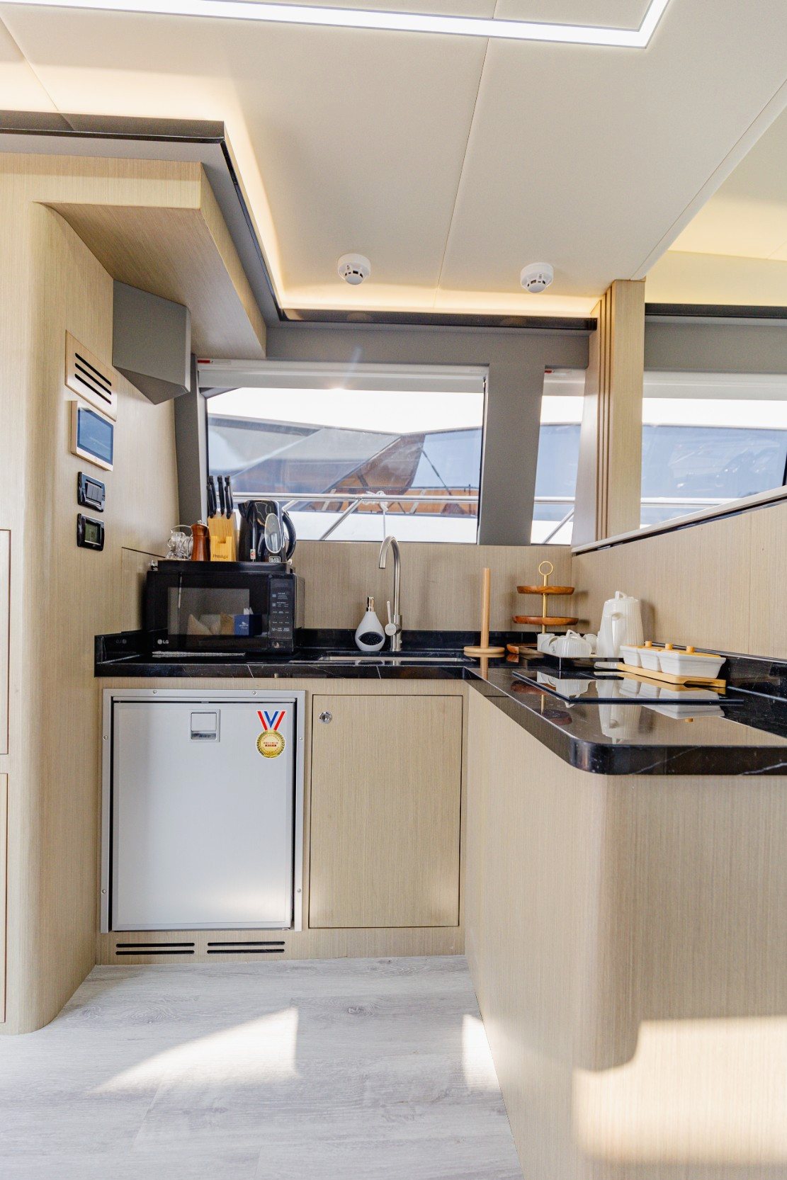 Sky Walker Kio yacht, image 6