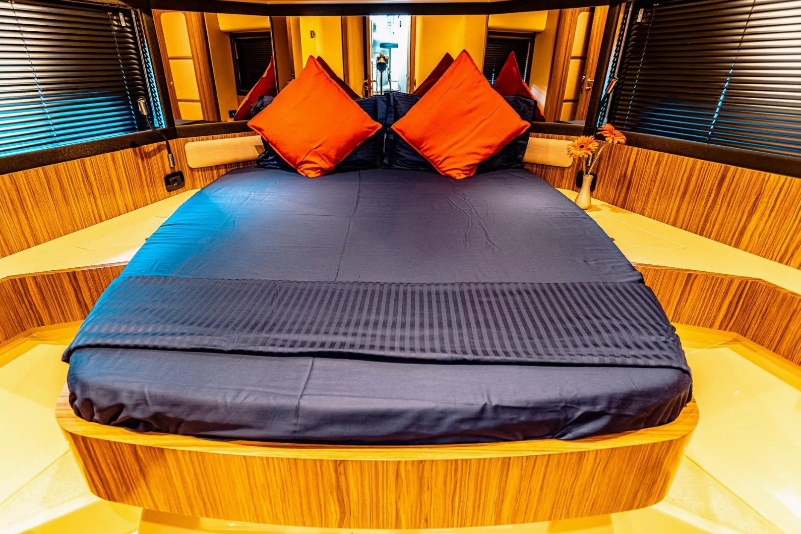 Azimut Magellano 43 ft yacht, image 3
