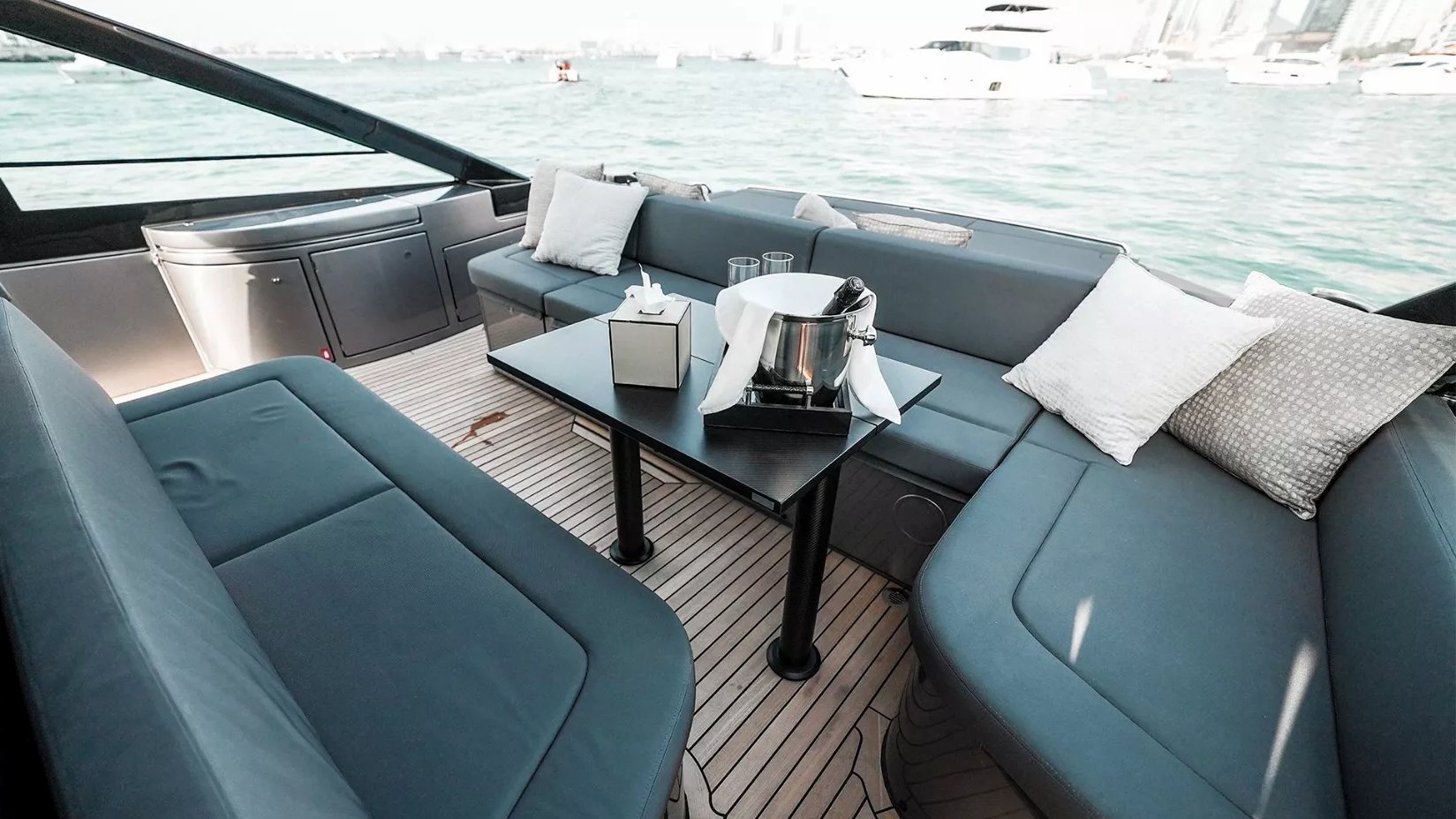 Pershing 5X Shark Grey yacht, image 6