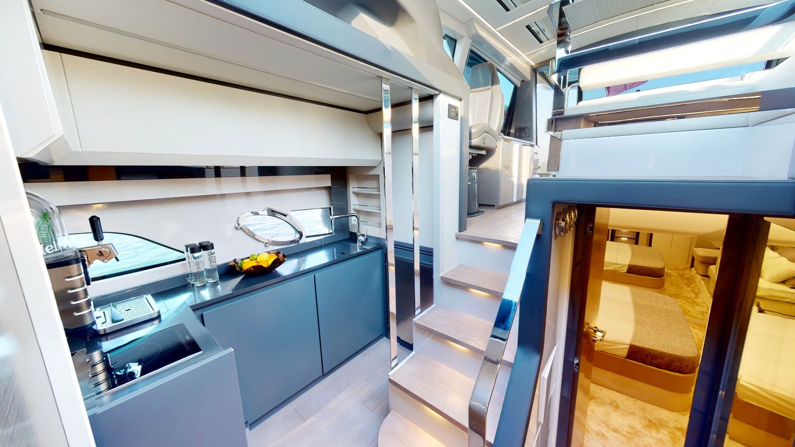 Pershing 5X Pearl White yacht, image 11