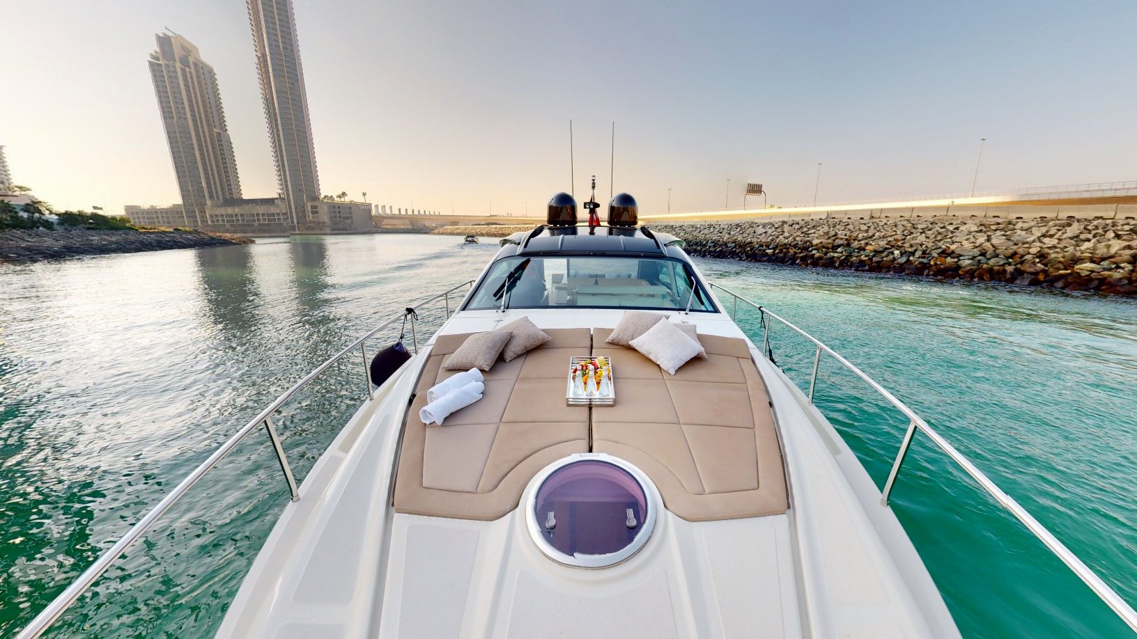 Pershing 5X Pearl White yacht, image 10
