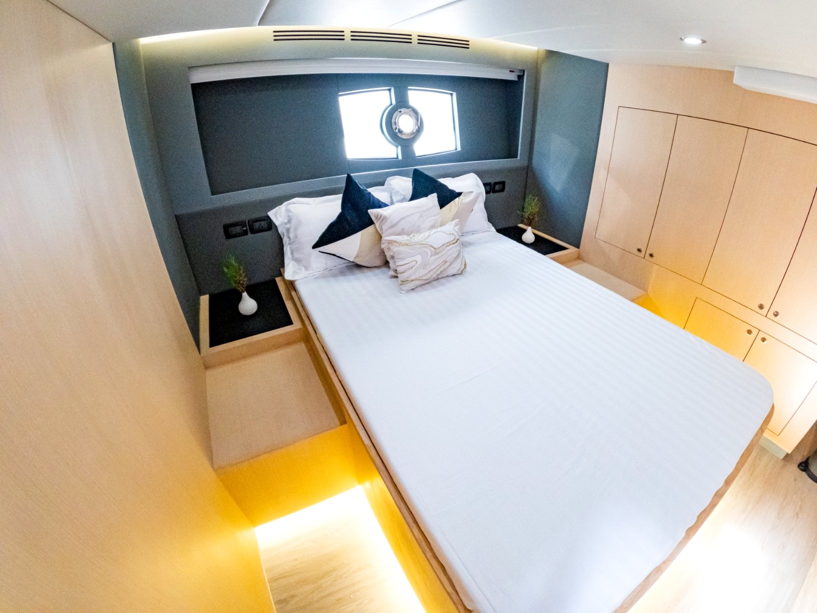 Sky Walker Uno yacht, image 9